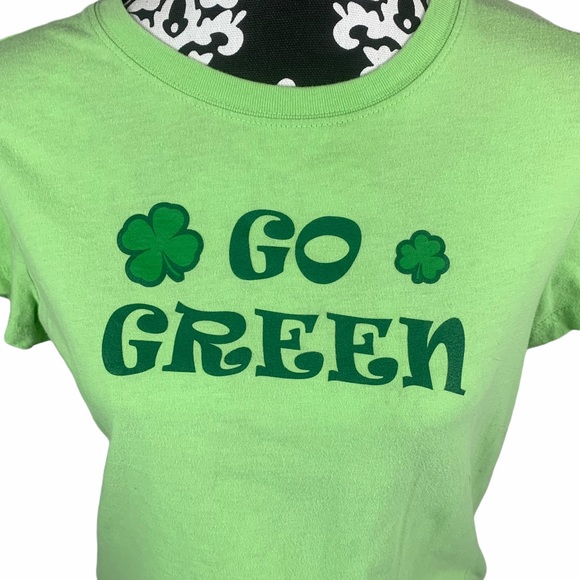 🍀Y2K St. Patricks Day Green Graphic Tee Semi-Crop - Picture 2 of 7